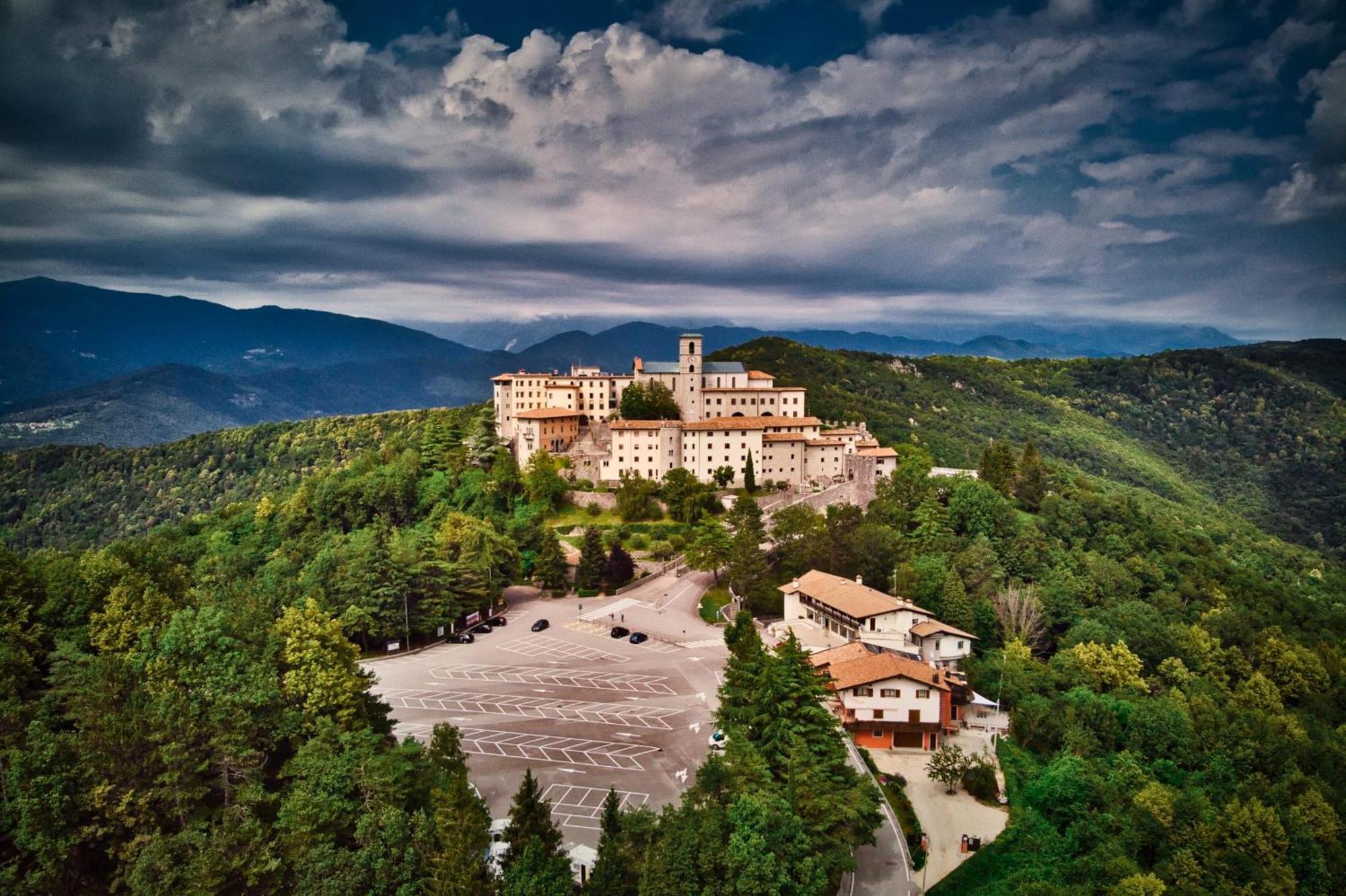 Hotel Casa Del Pellegrino - Castelmonte Экстерьер фото