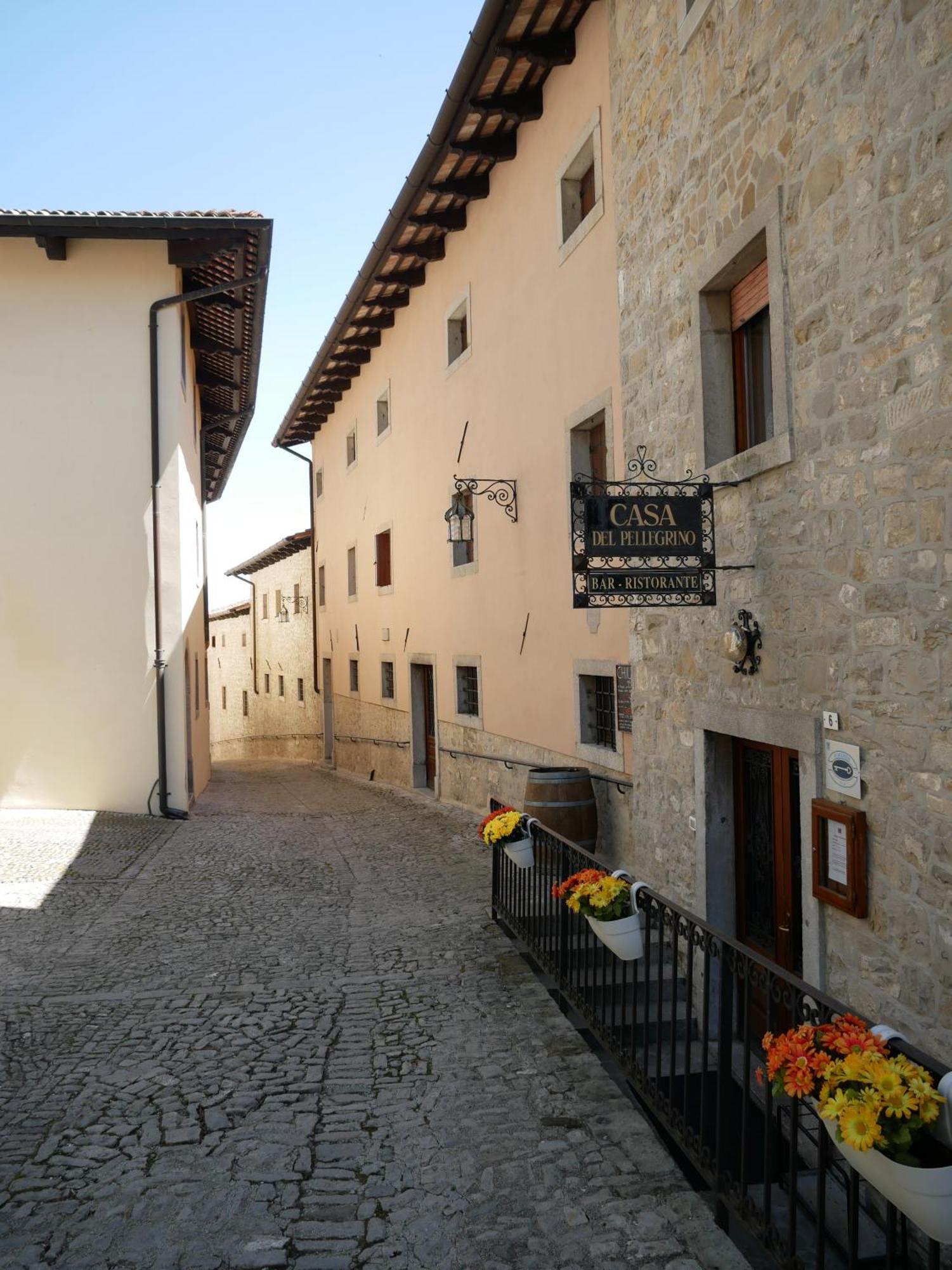Hotel Casa Del Pellegrino - Castelmonte Экстерьер фото